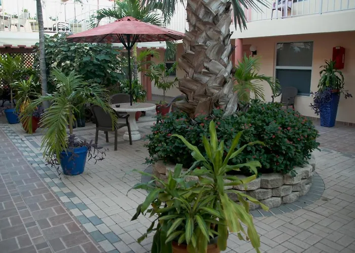 Lago Mar Motel And Apartments