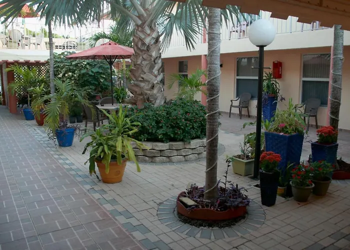 Lago Mar Motel And Apartments